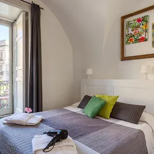 Guest house Da Gianni E Lucia With Bathroom In The Center, Catania